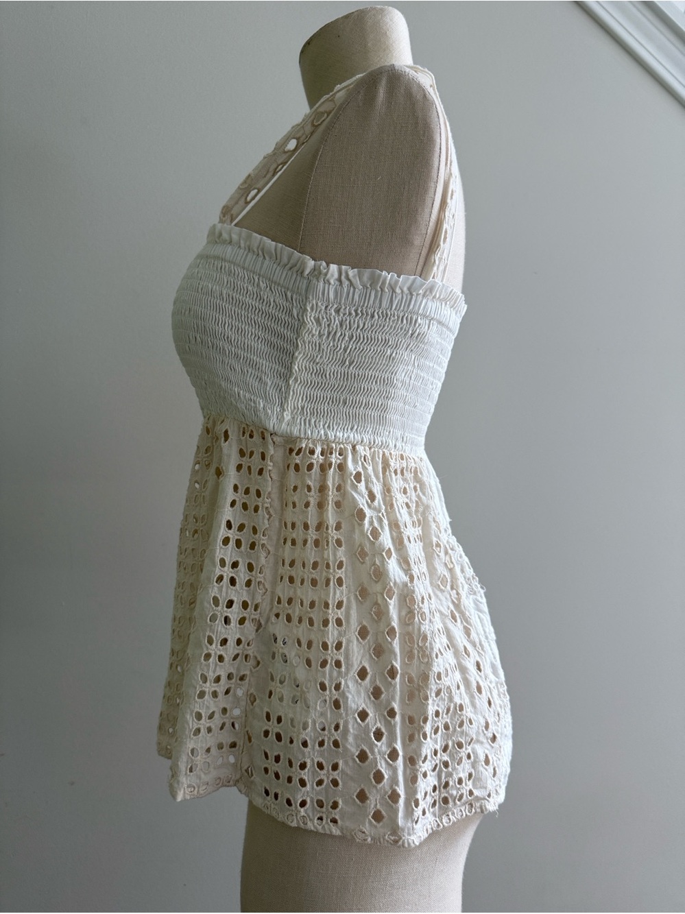 Anthropologie Ivory Smocked Peplum Tank XS Eyelet Lace Texture Details L👀K - Picture 9 of 13